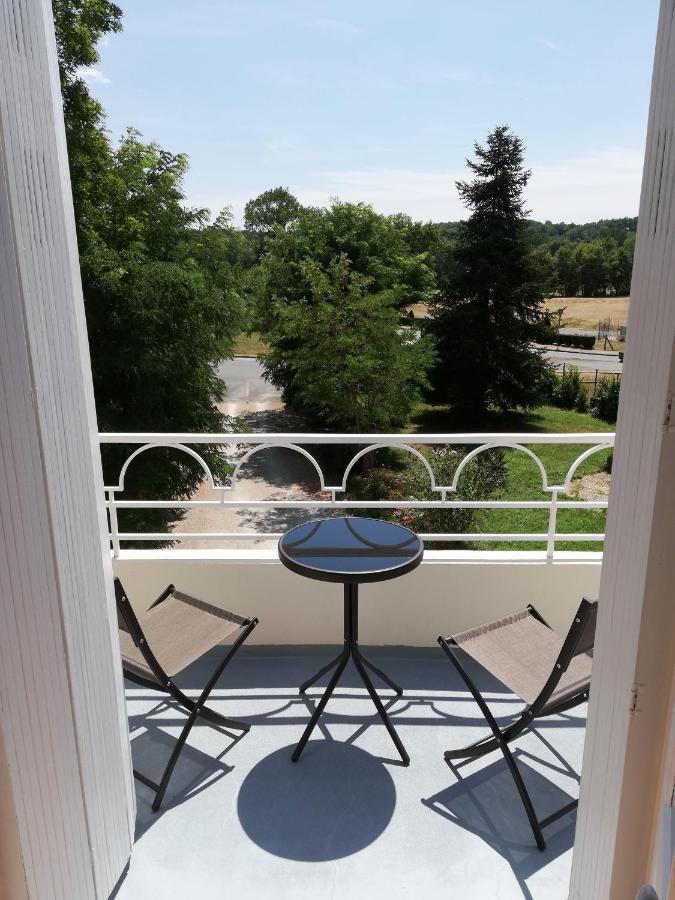 Vue Du Chateau D'Excideuil En Chambres Exterior photo